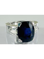 Bague monture moderne en or blanc 750/1000ème composée d'un saphir ovale de 6.62 carats et de deux diamants poires