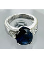 Bague monture moderne en or blanc 750/1000ème composée d'un saphir ovale de 6.62 carats et de deux diamants poires