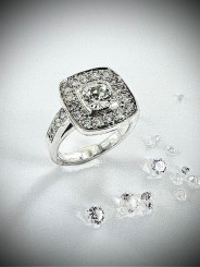 Coussin & entourage diamants