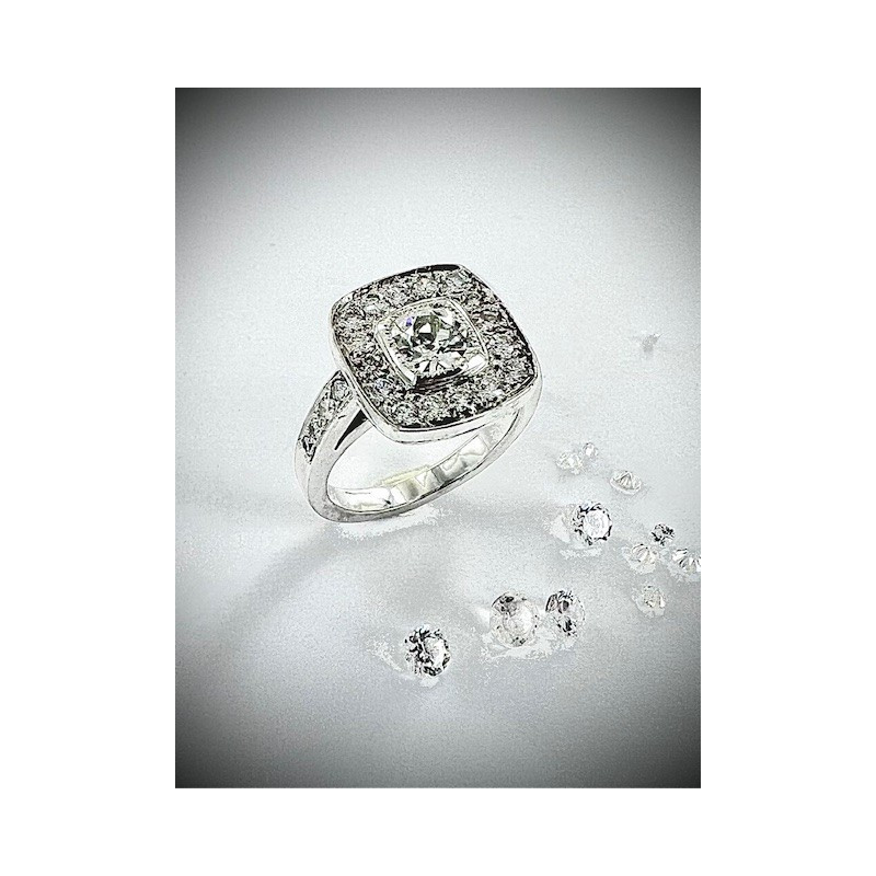 Coussin & entourage diamants
