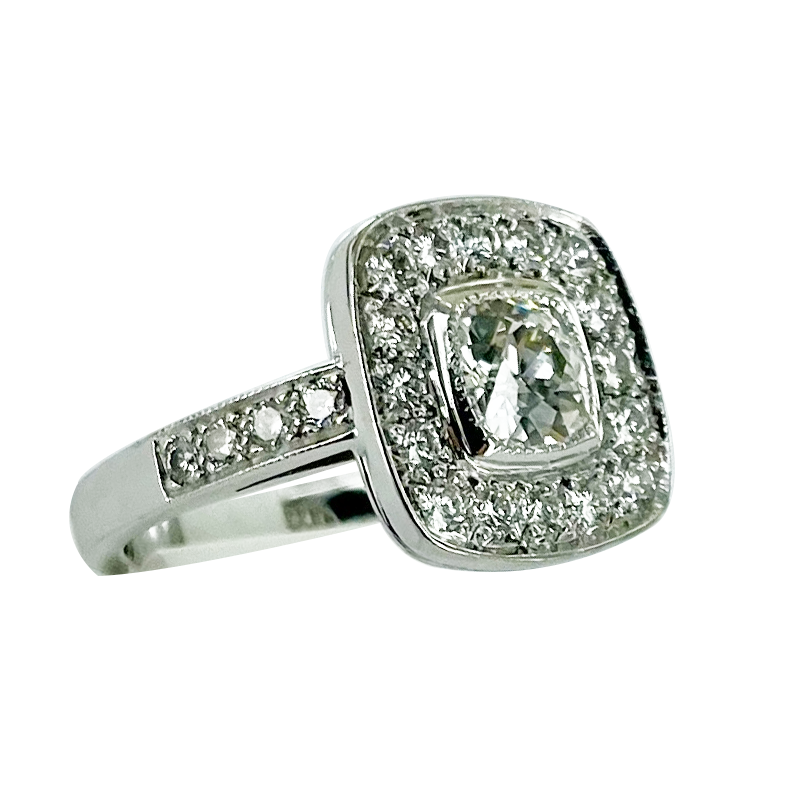 Coussin & entourage diamants