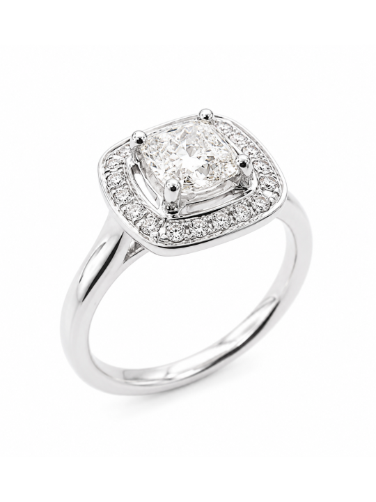 Solitaire taille coussin de 0.82 carat monté sur or blanc 750/1000ème accompagné de diamants en entourage