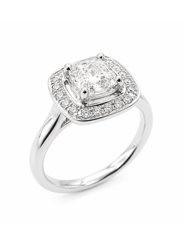 Solitaire taille coussin de 0.82 carat monté sur or blanc 750/1000ème accompagné de diamants en entourage